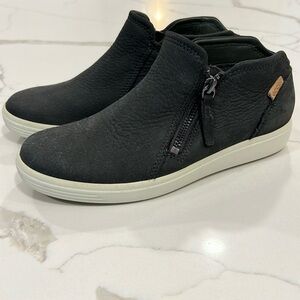 Women’s Ecco Soft 7 Low cut bootie grey suede size 6